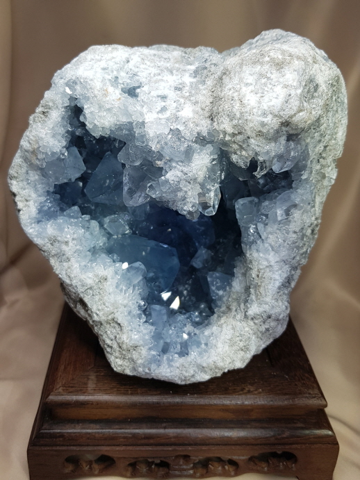 색감 좋은 셀레스타이트 5.4k