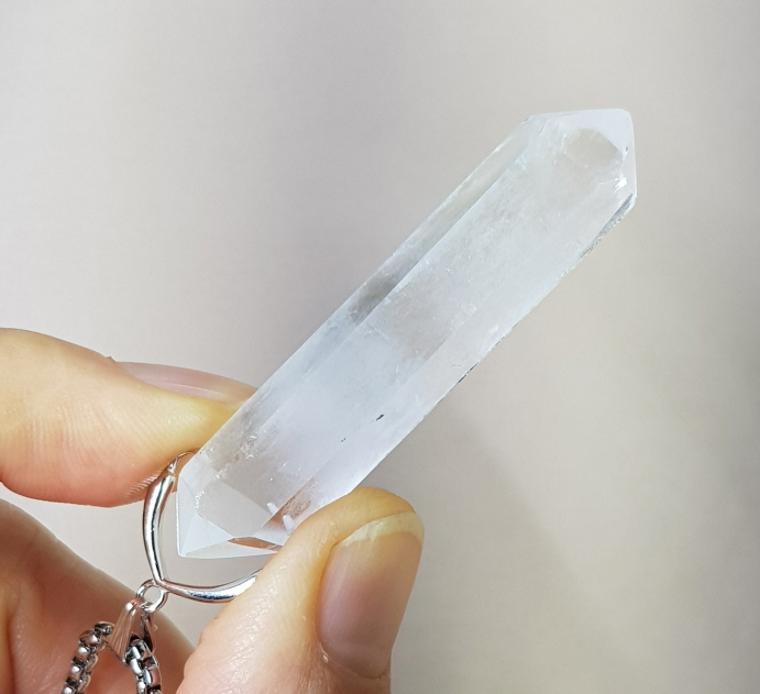 백수정 더블포인트 펜던트