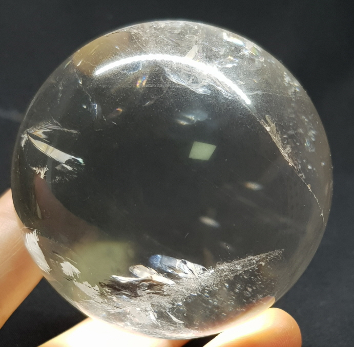 투명도 좋은 무지개 백수정 63mm구