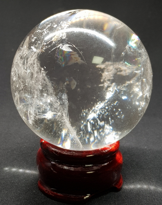 투명도 좋은 무지개 백수정 63mm구