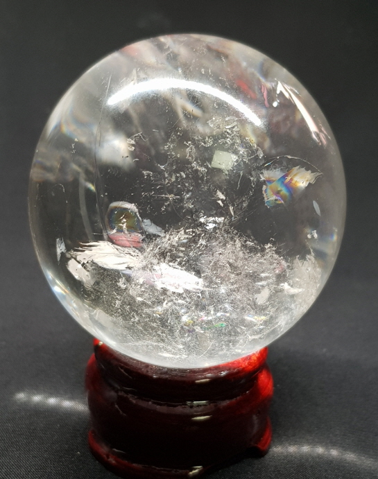 투명도 좋은 무지개 백수정 63mm구