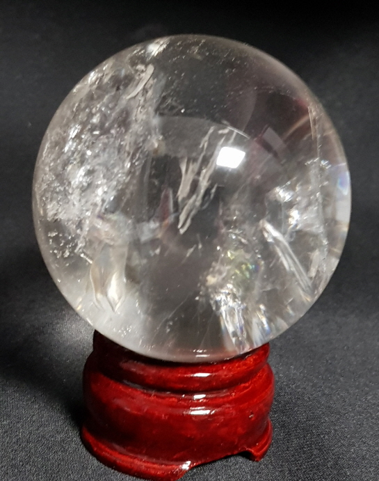 투명도 좋은 무지개 백수정 63mm구