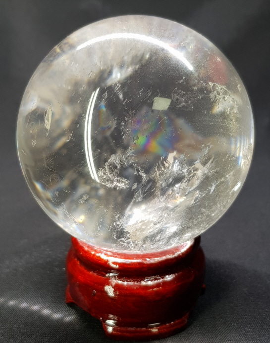 투명도 좋은 무지개 백수정 63mm구