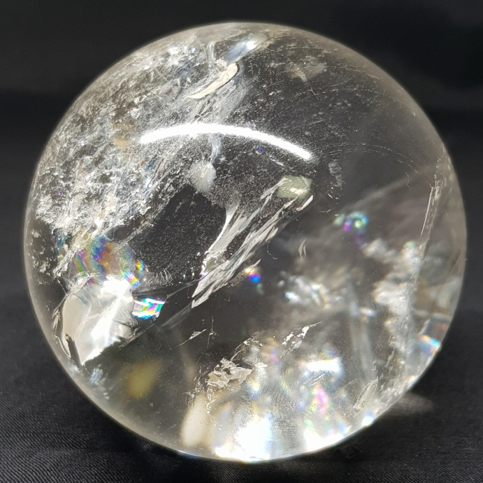 투명도 좋은 무지개 백수정 63mm구