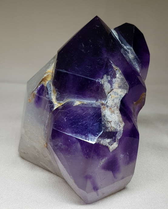 자수정 유사 엘레스티얼