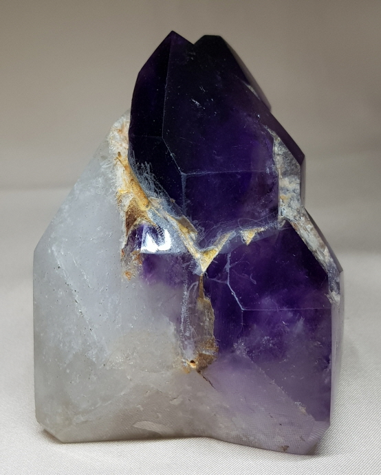 자수정 유사 엘레스티얼