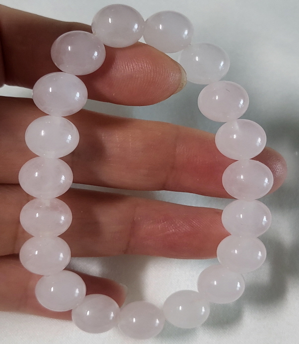 연한 장미수정 10mm 팔찌