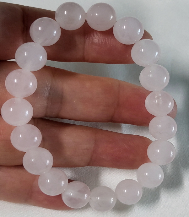 연한 장미수정 10mm 팔찌