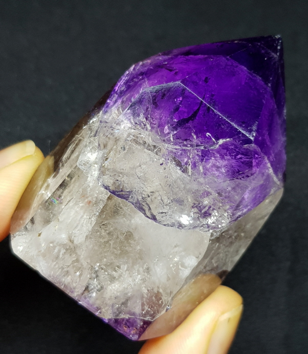 균열 스모키 아메시스트 육각주