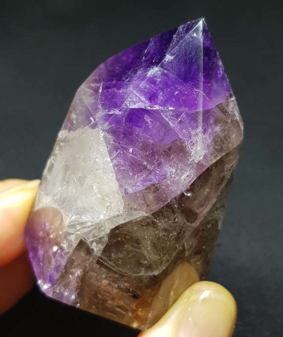 균열 스모키 아메시스트 육각주