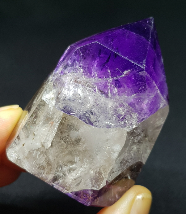 균열 스모키 아메시스트 육각주