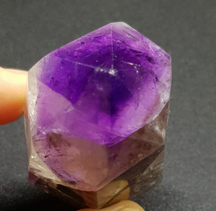 균열 스모키 아메시스트 육각주