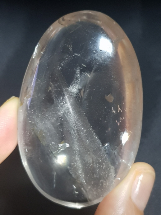 살짝 황수정 기운이 들어있는 백수정