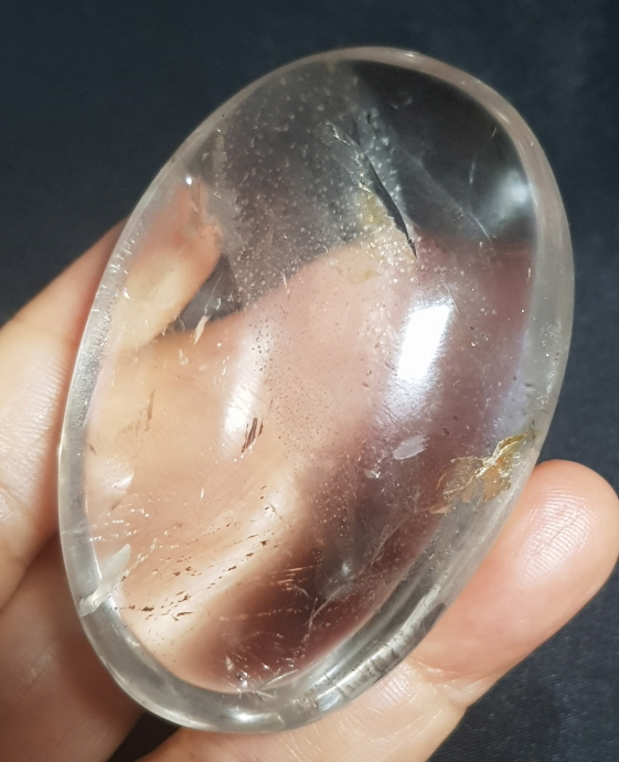 살짝 황수정 기운이 들어있는 백수정