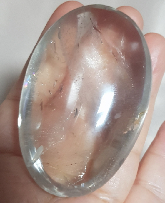 살짝 황수정 기운이 들어있는 백수정