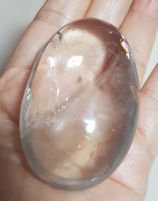 살짝 황수정 기운이 들어있는 백수정