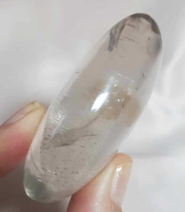 살짝 황수정 기운이 들어있는 백수정