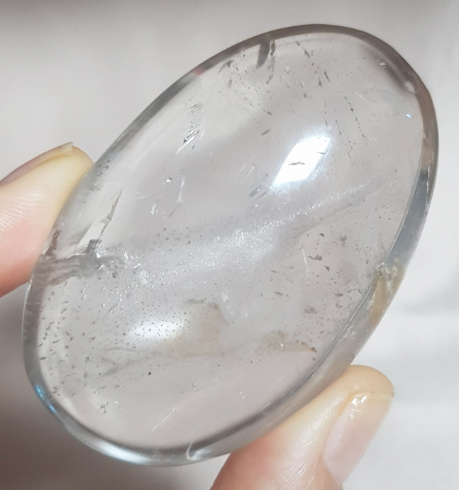 살짝 황수정 기운이 들어있는 백수정