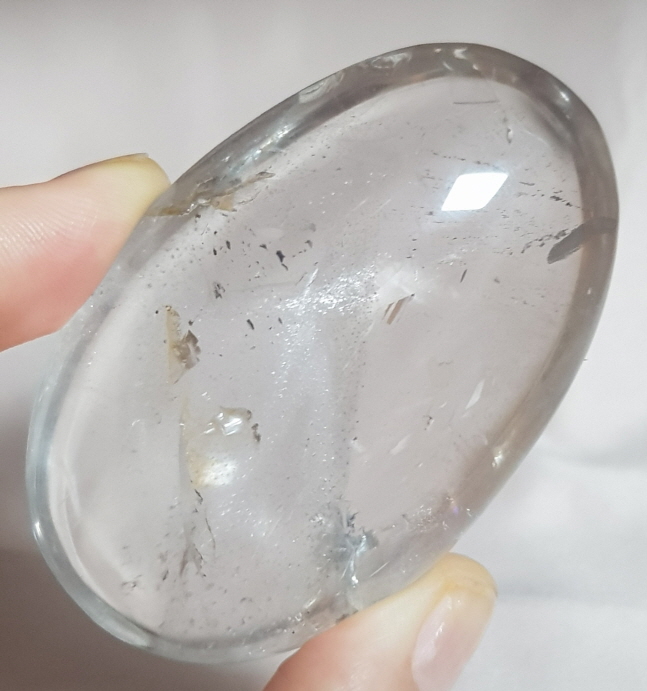 살짝 황수정 기운이 들어있는 백수정