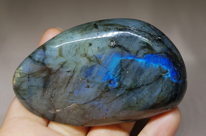 라브라도라이트 원석