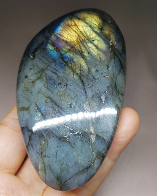 라브라도라이트 원석