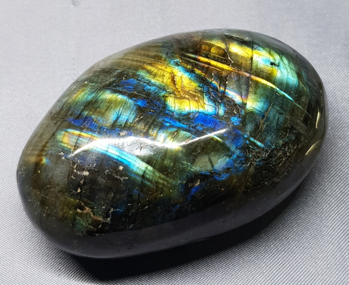 라브라도라이트 원석