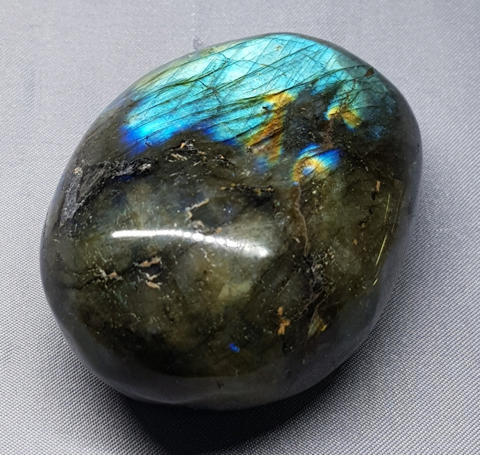 라브라도라이트 원석