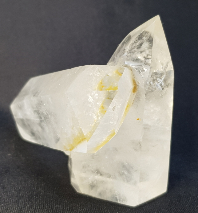 더블 터미네이티드 크로스형육각주