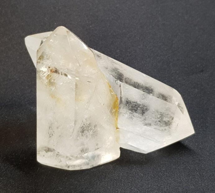 더블 터미네이티드 크로스형육각주