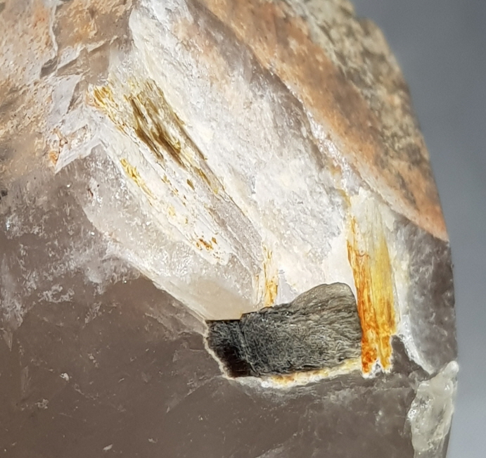 무지개 인쿠르젼 원석