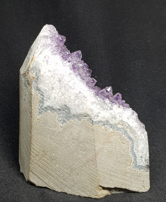 작은 자수정지오드