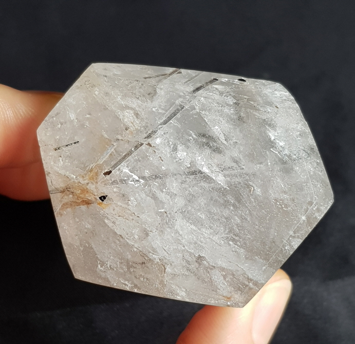 투르말리네이티드 육각주