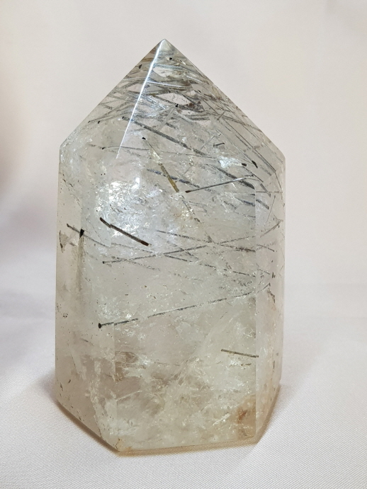 투르말리네이티드 육각주