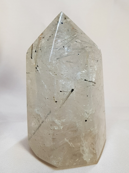 투르말리네이티드 육각주