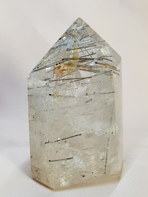 투르말리네이티드 육각주